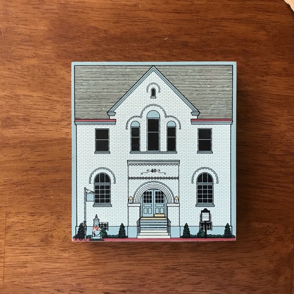 Moorestown NJ Old Town Hall Hometown Collectible - Picture 1 of 2